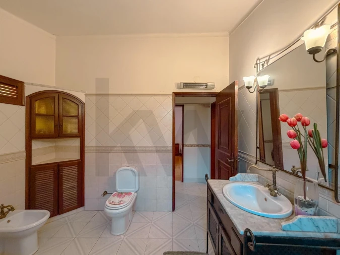 Moradia T3 para Venda em Quelfes Foto 28