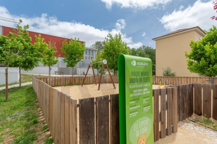 Apartamento T2 para Arrendamento em Alvalade Foto 41