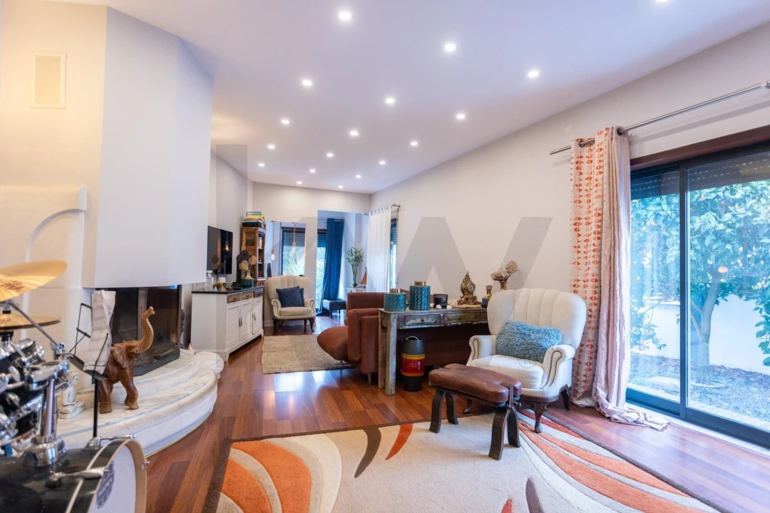 Moradia T4 para Venda em Amora Foto 5