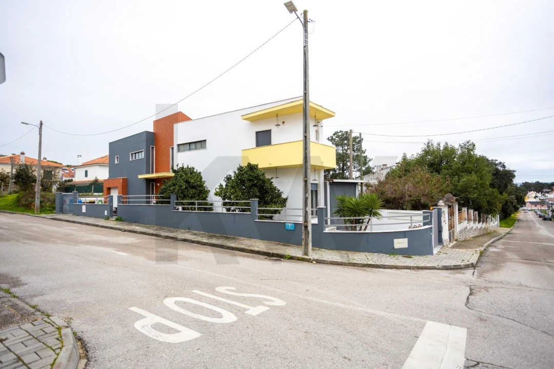 Moradia T4 para Venda em Amora Foto 1