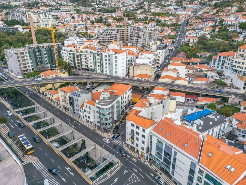 Prédio para Venda em Funchal (Santa Luzia) Foto 2