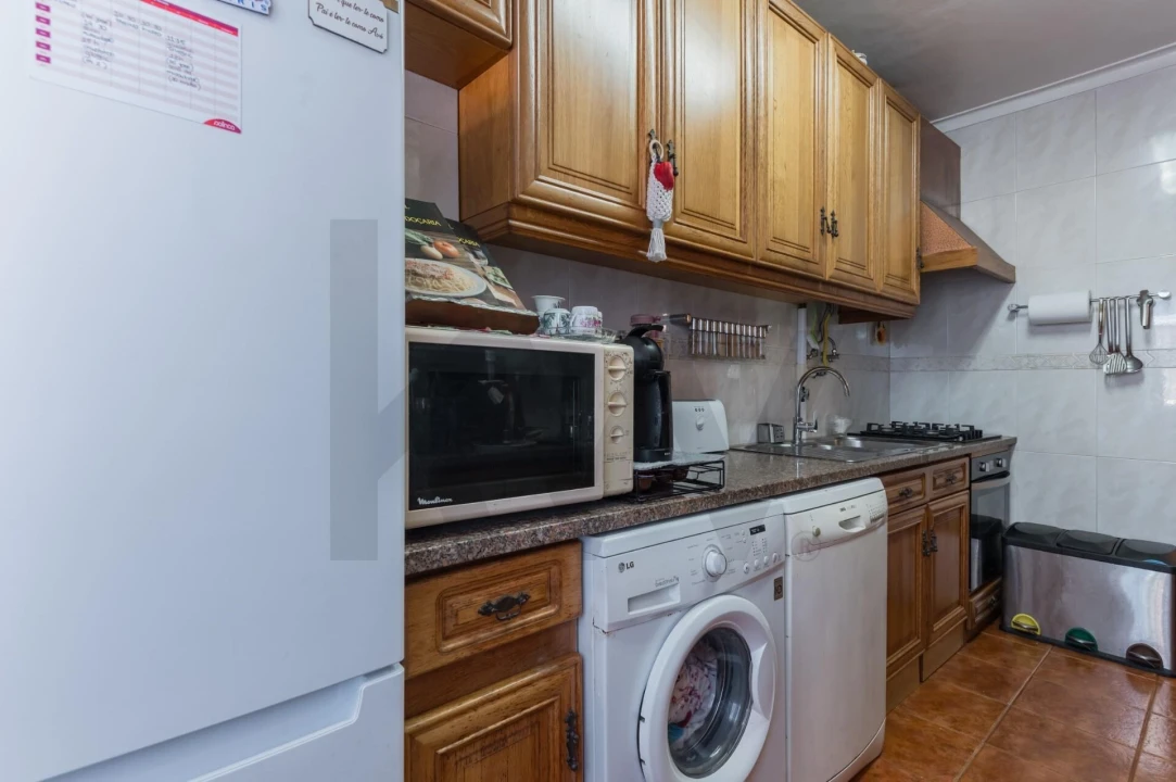 Apartamento T2 para Venda em Camarate, Unhos e Apelação Foto 8