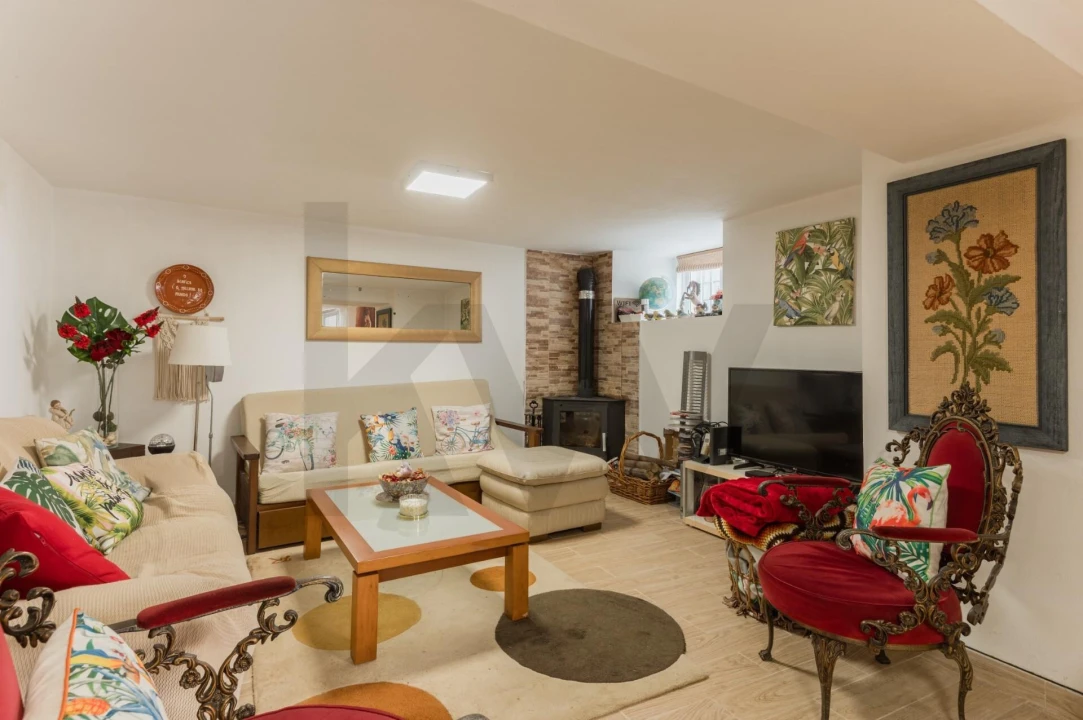 Moradia T3 para Venda em Carvoeira e Carmões Foto 1