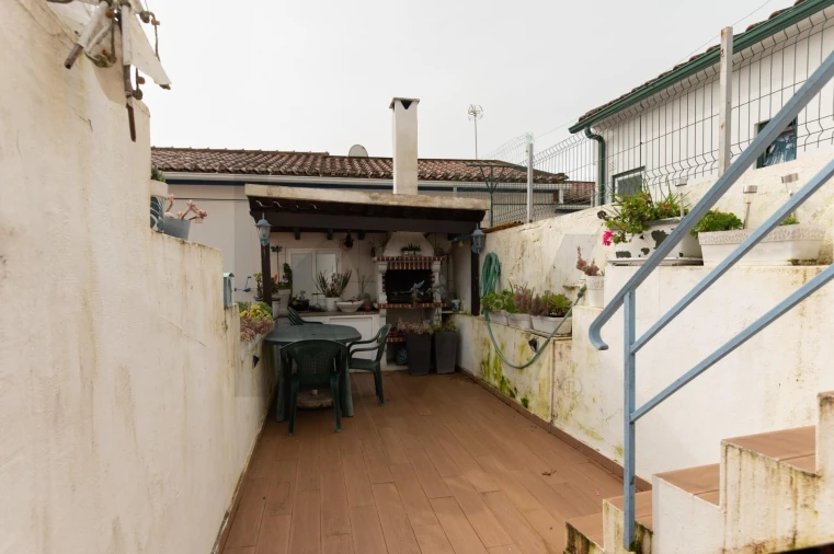 Moradia T3 para Venda em Carvoeira e Carmões Foto 27