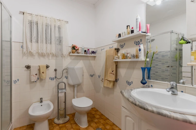 Moradia T3 para Venda em Carvoeira e Carmões Foto 15