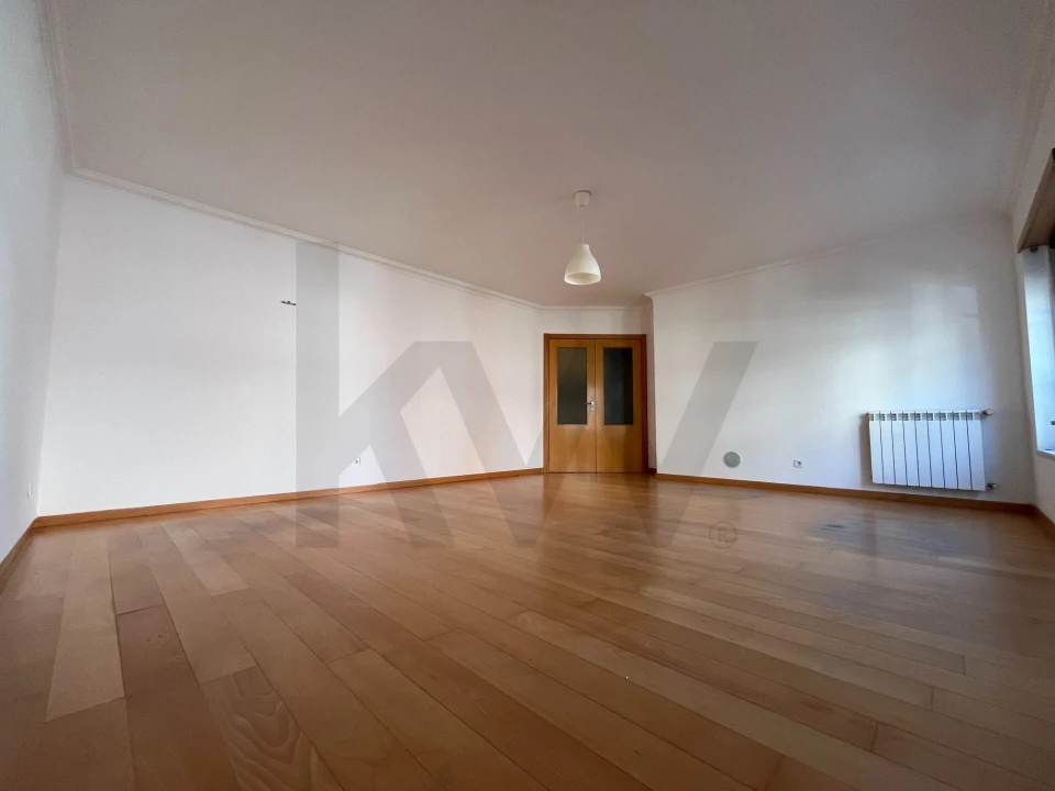 Apartamento T1 para Arrendamento em Campo de Ourique Foto 3