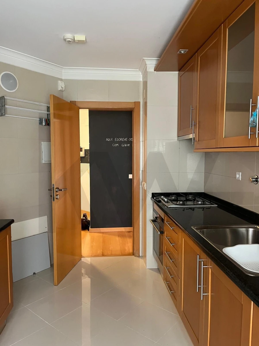 Apartamento T1 para Arrendamento em Campo de Ourique Foto 11