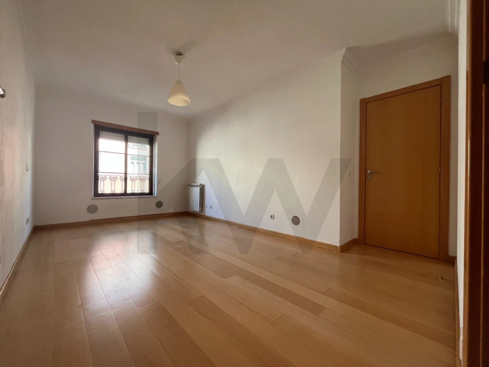 Apartamento T1 para Arrendamento em Campo de Ourique Foto 4