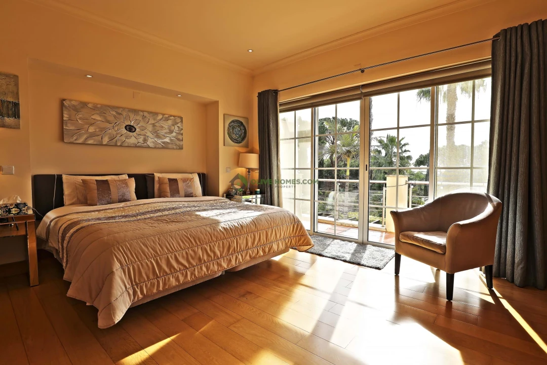 Moradia T4 para Venda em Quarteira Foto 33