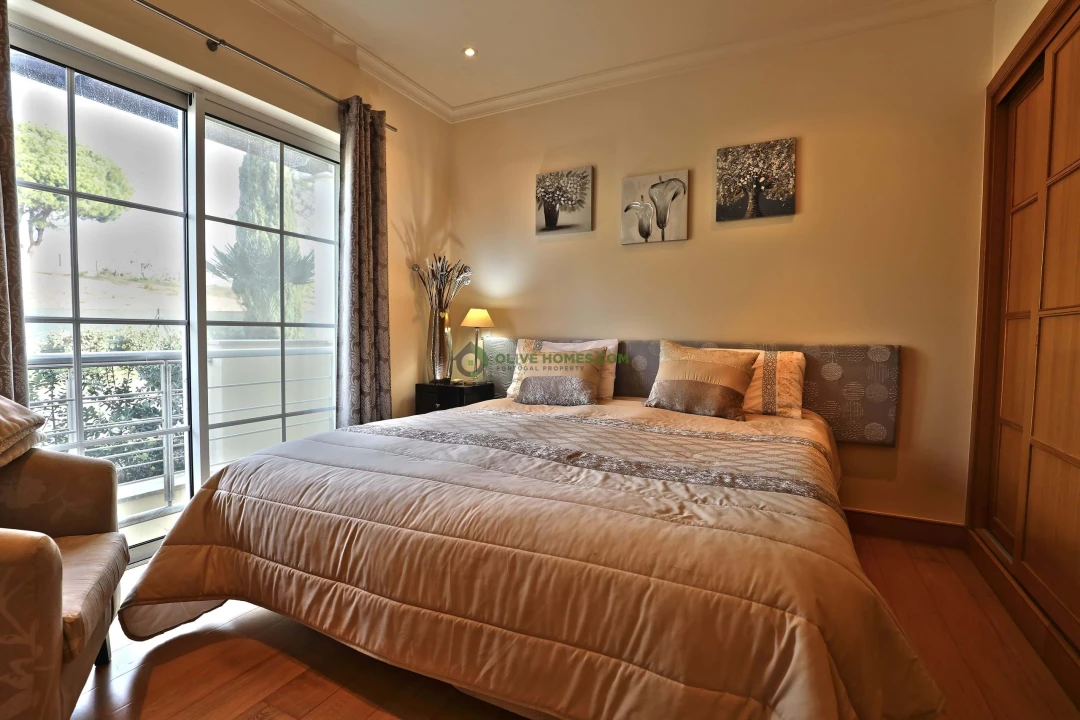 Moradia T4 para Venda em Quarteira Foto 13