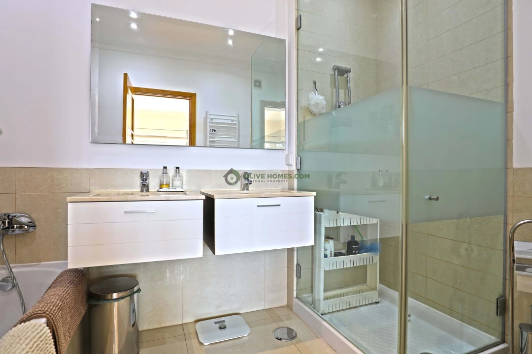 Moradia T4 para Venda em Quarteira Foto 37