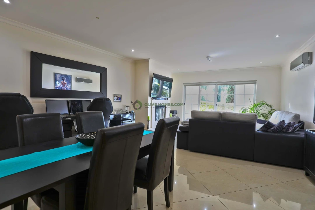 Moradia T4 para Venda em Quarteira Foto 10