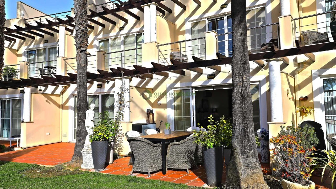 Moradia T4 para Venda em Quarteira Foto 24