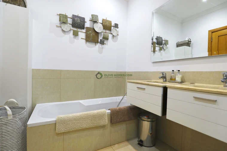 Moradia T4 para Venda em Quarteira Foto 38