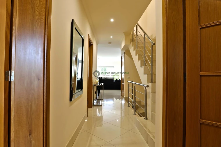 Moradia T4 para Venda em Quarteira Foto 11