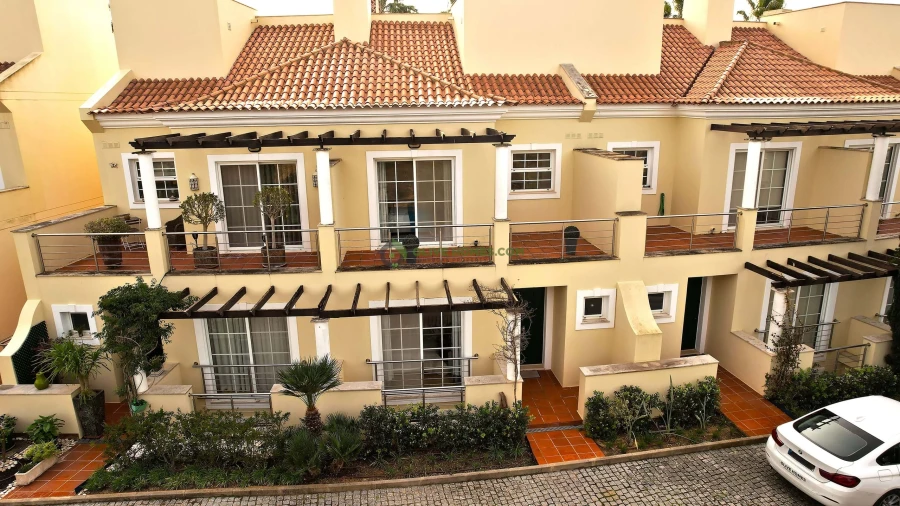 Moradia T4 para Venda em Quarteira Foto 6