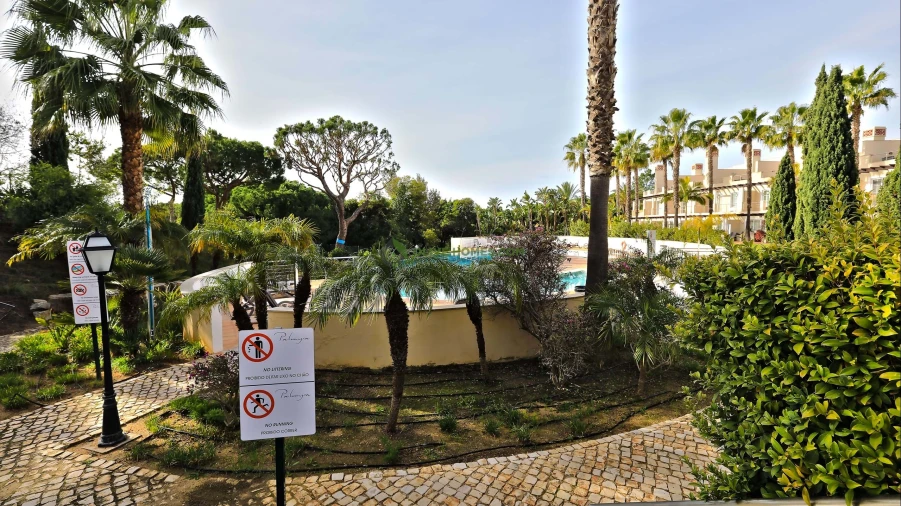 Moradia T4 para Venda em Quarteira Foto 21