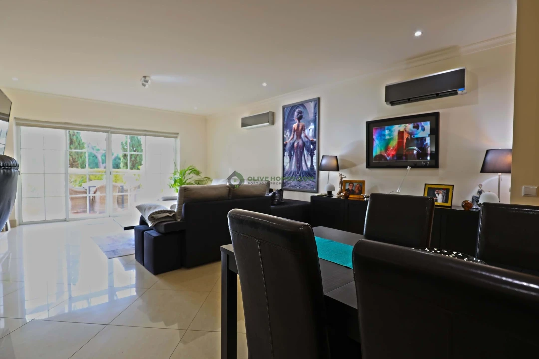 Moradia T4 para Venda em Quarteira Foto 18