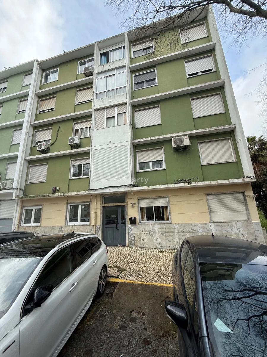 Apartamento T2 para Venda em Benfica Foto 1