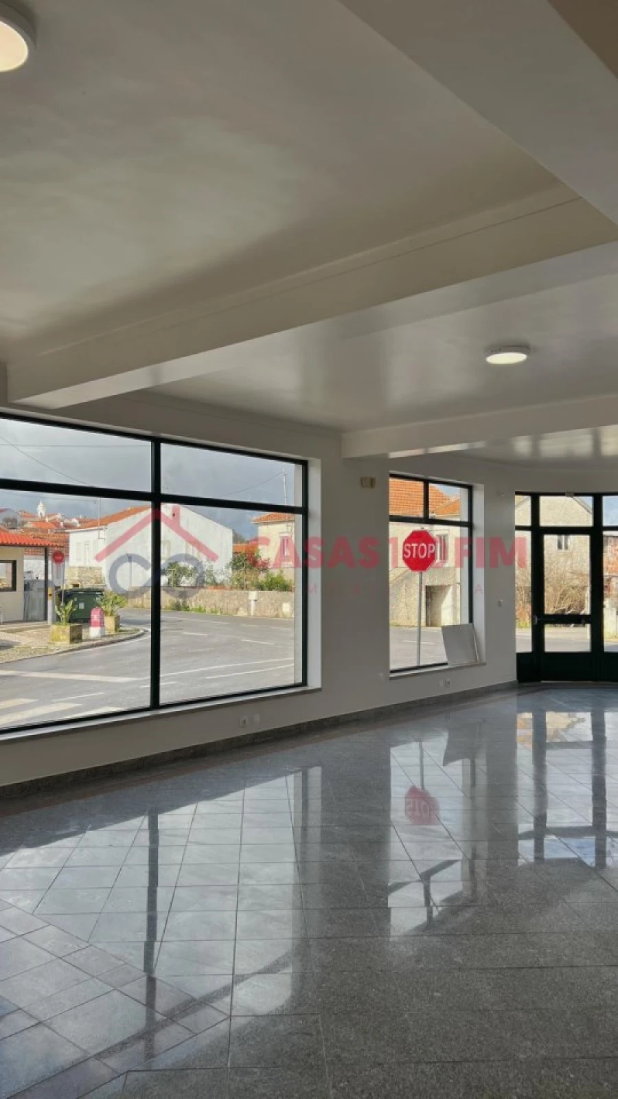 Loja para Arrendamento em Alqueidão da Serra Foto 9