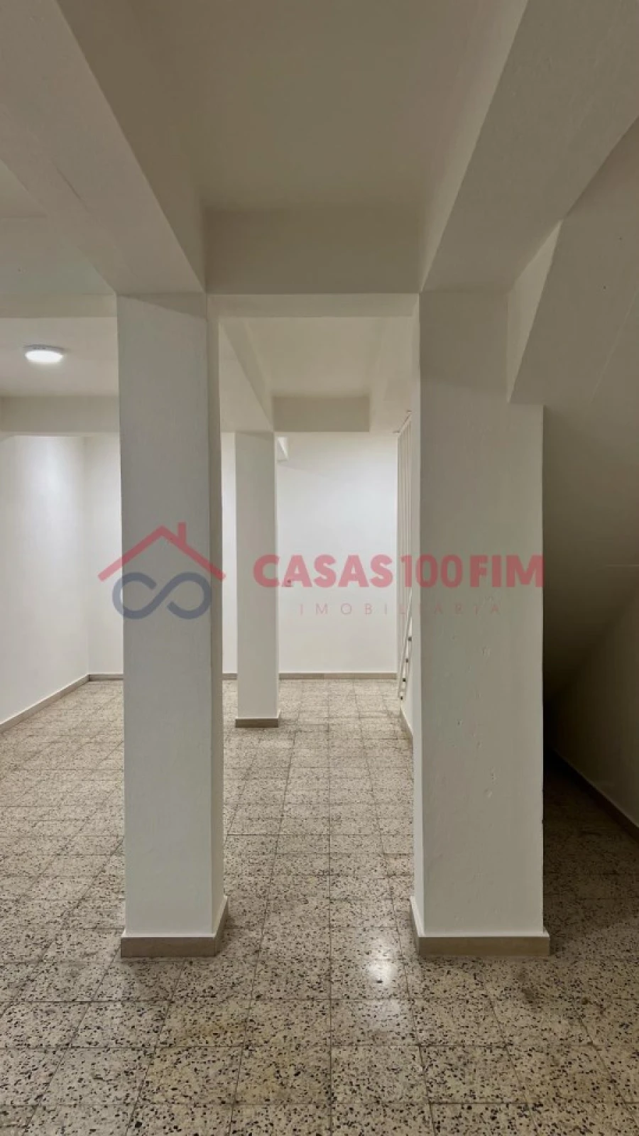 Loja para Arrendamento em Alqueidão da Serra Foto 12