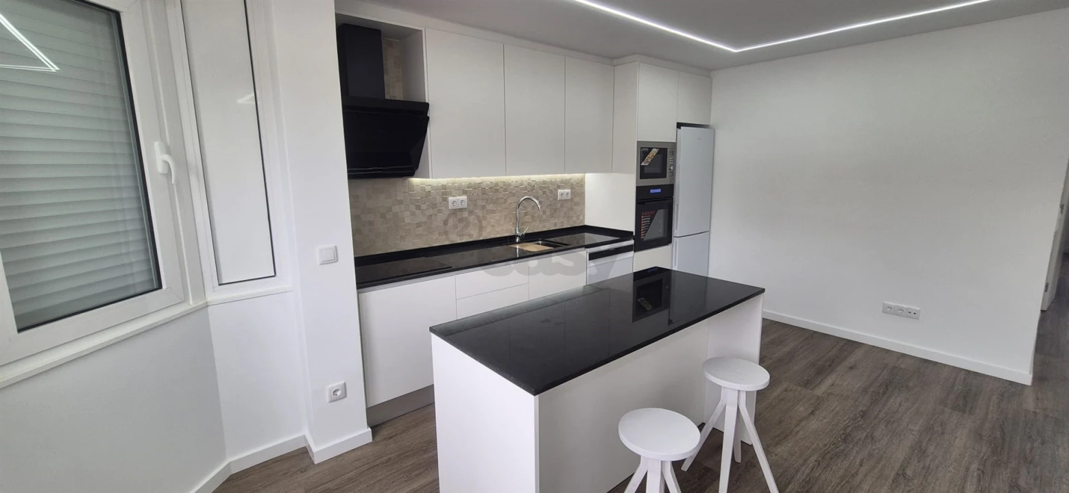 Apartamento T2 para Venda em Póvoa de Santo Adrião e Olival Basto Foto 4