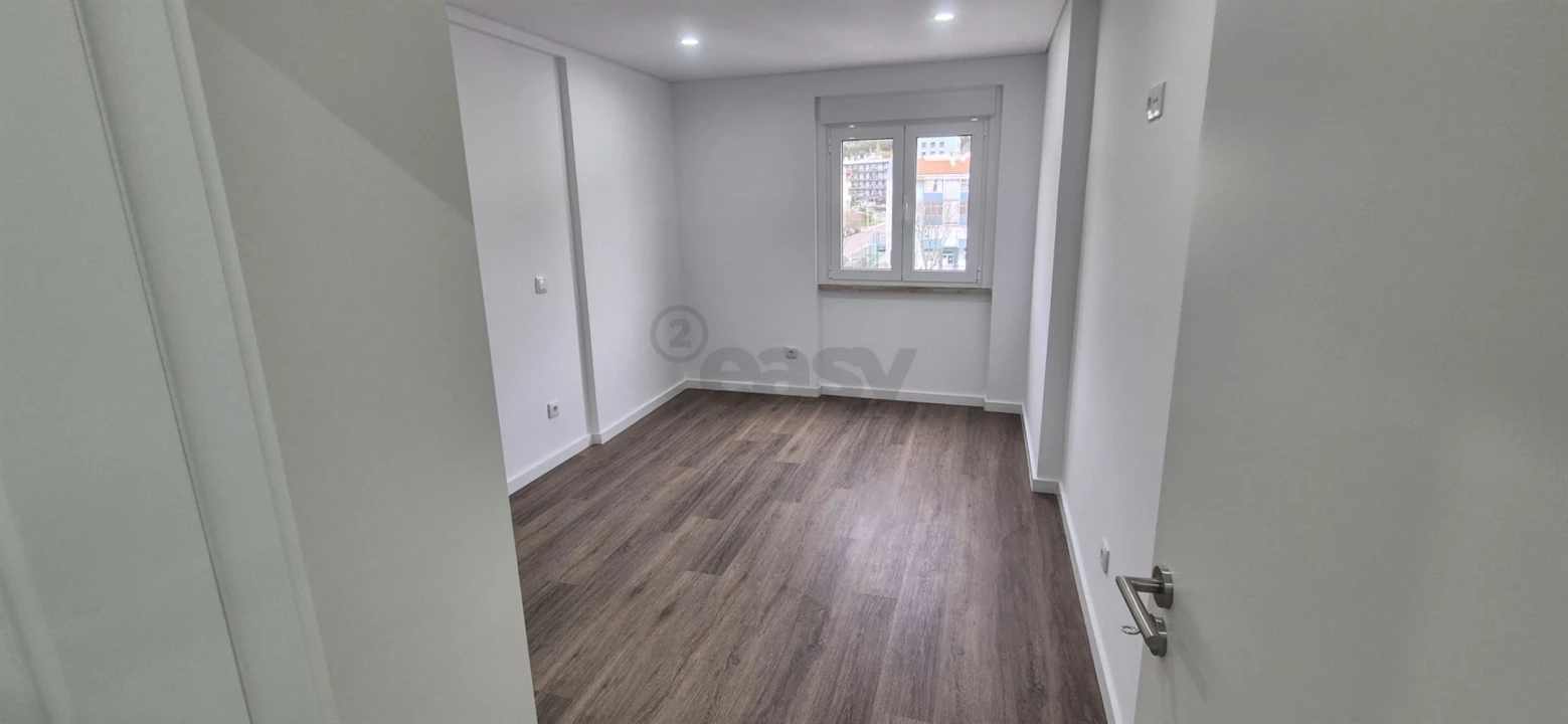 Apartamento T2 para Venda em Póvoa de Santo Adrião e Olival Basto Foto 13