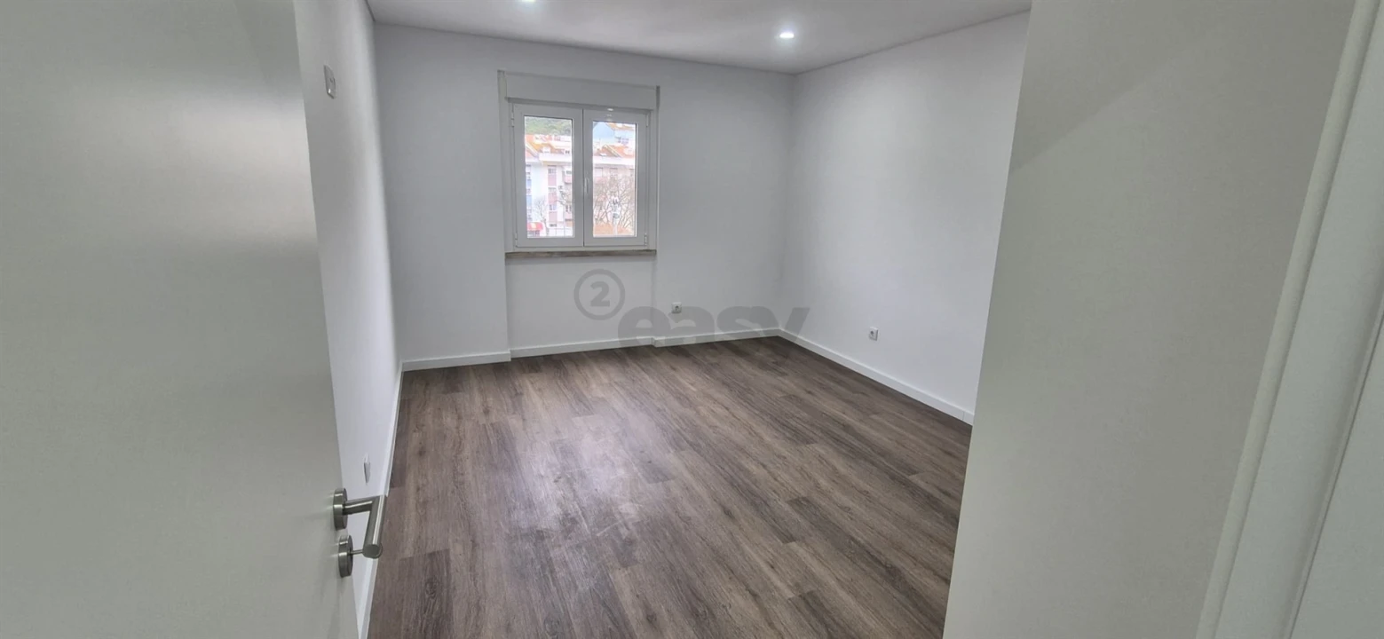 Apartamento T2 para Venda em Póvoa de Santo Adrião e Olival Basto Foto 15