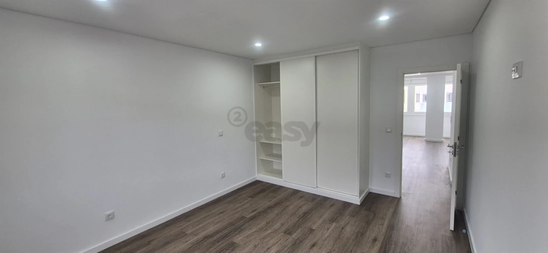 Apartamento T2 para Venda em Póvoa de Santo Adrião e Olival Basto Foto 9