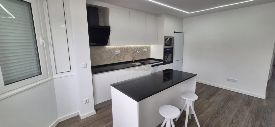 Apartamento T2 para Venda em Póvoa de Santo Adrião e Olival Basto Foto 4