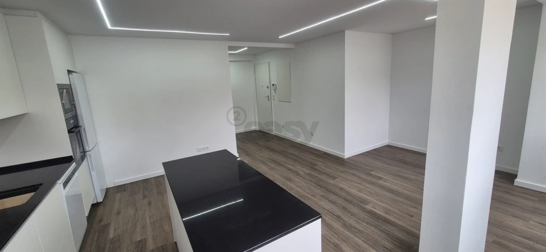 Apartamento T2 para Venda em Póvoa de Santo Adrião e Olival Basto Foto 3