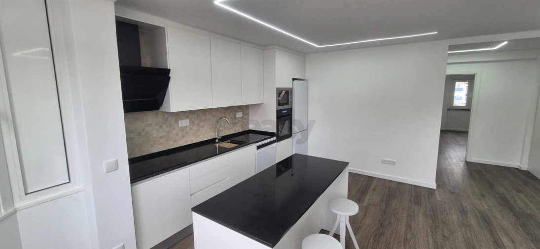 Apartamento T2 para Venda em Póvoa de Santo Adrião e Olival Basto Foto 5