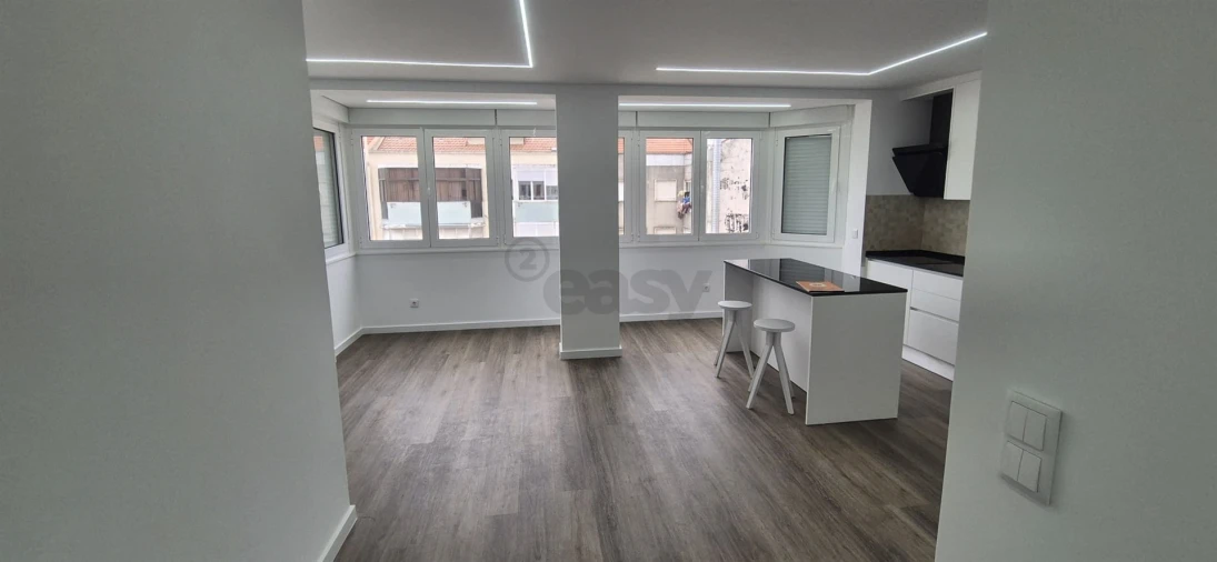 Apartamento T2 para Venda em Póvoa de Santo Adrião e Olival Basto Foto 7