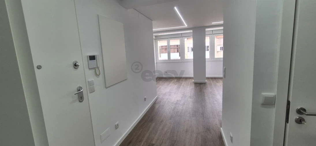 Apartamento T2 para Venda em Póvoa de Santo Adrião e Olival Basto Foto 8