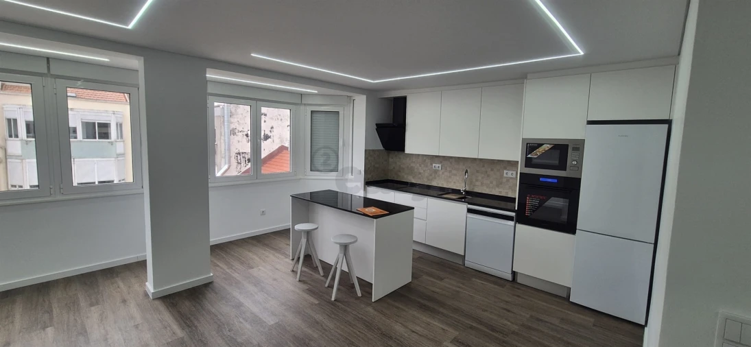 Apartamento T2 para Venda em Póvoa de Santo Adrião e Olival Basto Foto 1