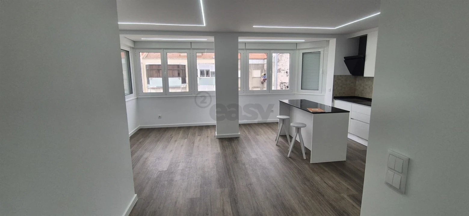 Apartamento T2 para Venda em Póvoa de Santo Adrião e Olival Basto Foto 7