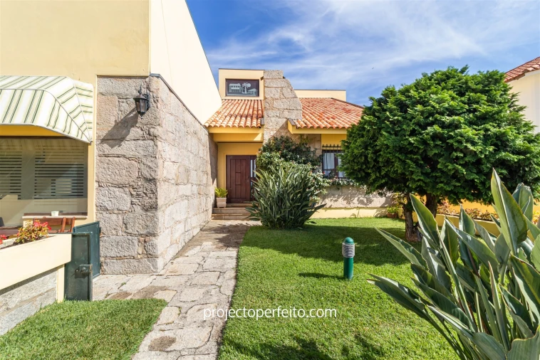 Moradia T4 para Venda em Anta e Guetim