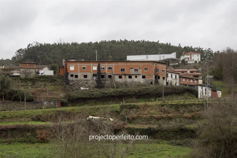 Armazém para Venda em Macieira de Cambra Foto 1