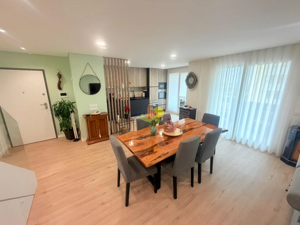Apartamento T4 para Venda em Tavarede Foto 3