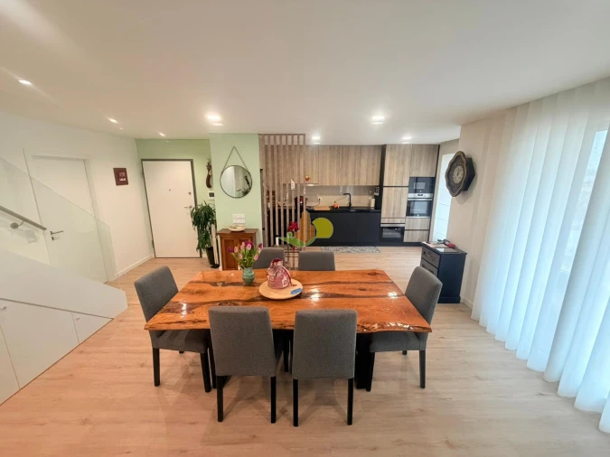 Apartamento T4 para Venda em Tavarede Foto 7