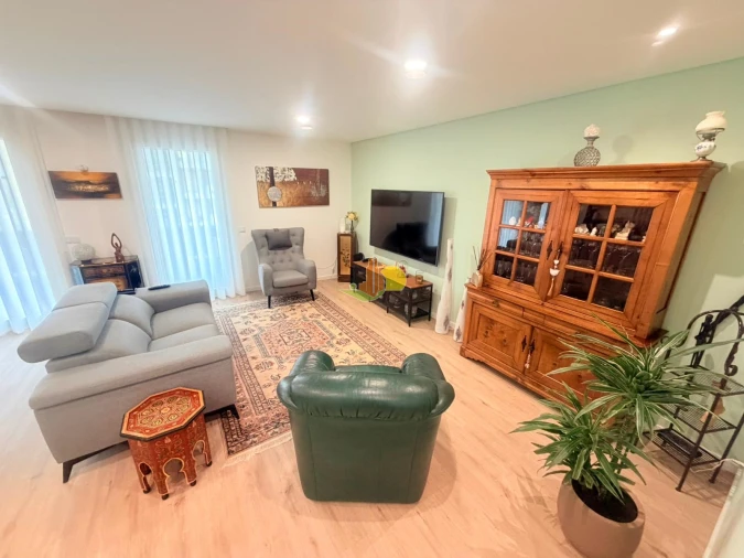 Apartamento T4 para Venda em Tavarede Foto 6