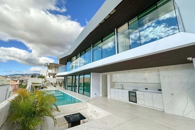 Moradia T4 para Venda em Funchal (Santa Maria Maior) Foto 8