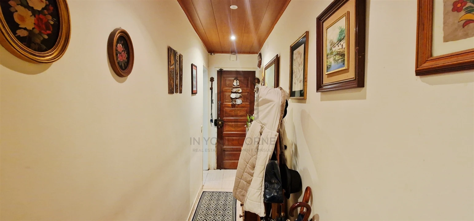 Apartamento T2 para Venda em Queluz e Belas Foto 1