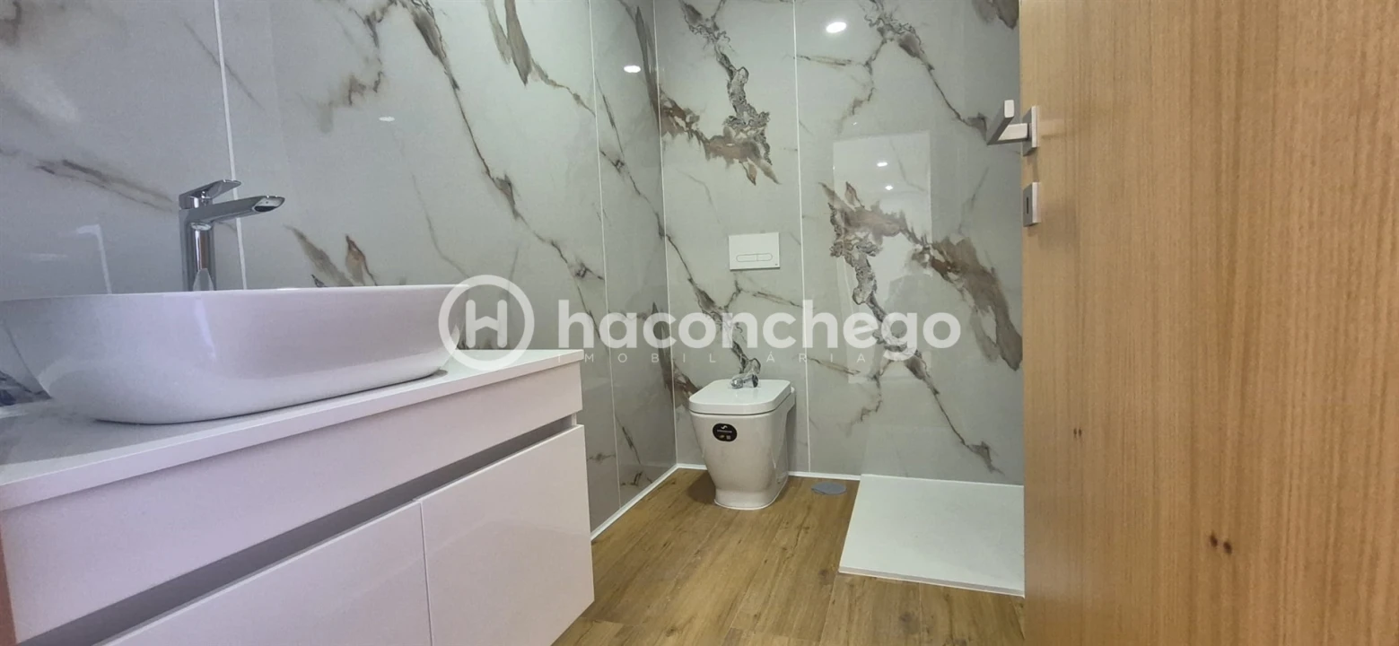 Apartamento T3 para Venda em Arcozelo Foto 29