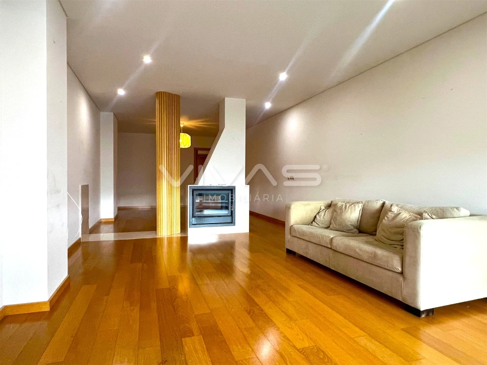 Apartamento T3 para Arrendamento em Nogueira, Fraião e Lamaçães Foto 8
