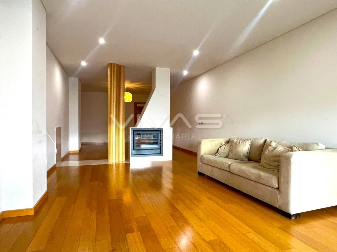 Apartamento T3 para Arrendamento em Nogueira, Fraião e Lamaçães Foto 8