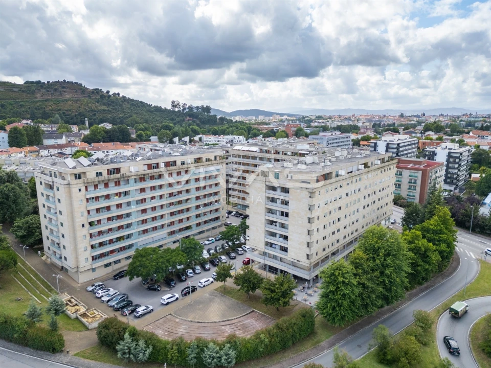 Apartamento T3 para Arrendamento em Nogueira, Fraião e Lamaçães Foto 2