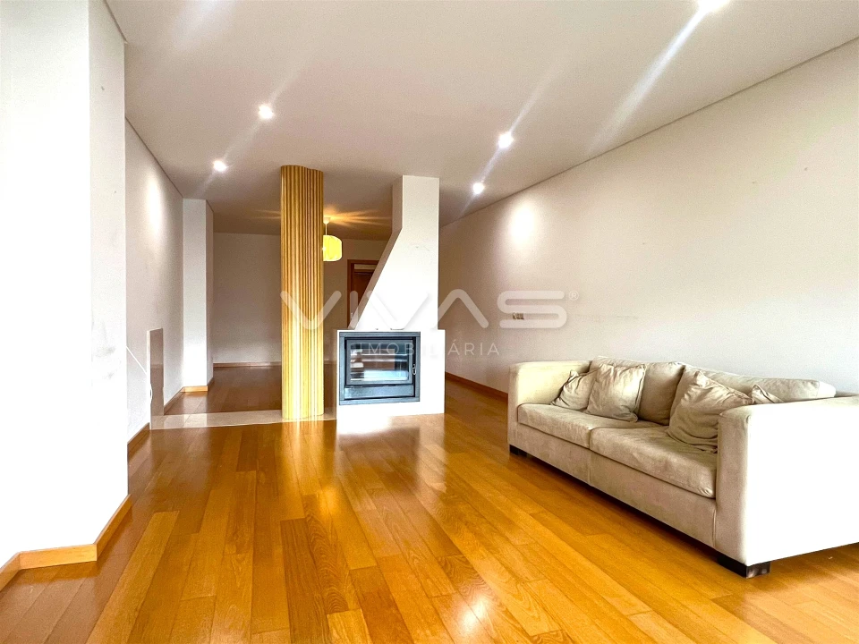 Apartamento T3 para Arrendamento em Nogueira, Fraião e Lamaçães Foto 6