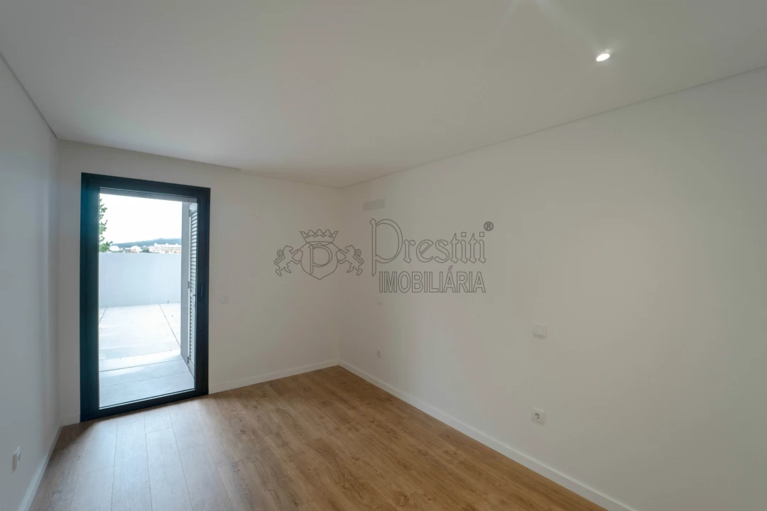 Apartamento T2 para Arrendamento em Azurem Foto 7