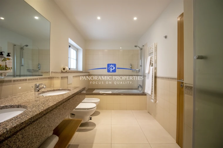 Apartamento T2 para Venda em Estômbar e Parchal Foto 22